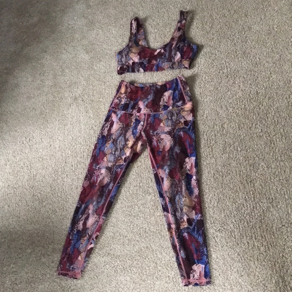 LIMITED EDITION Activewear Set - Picture 3 of 9